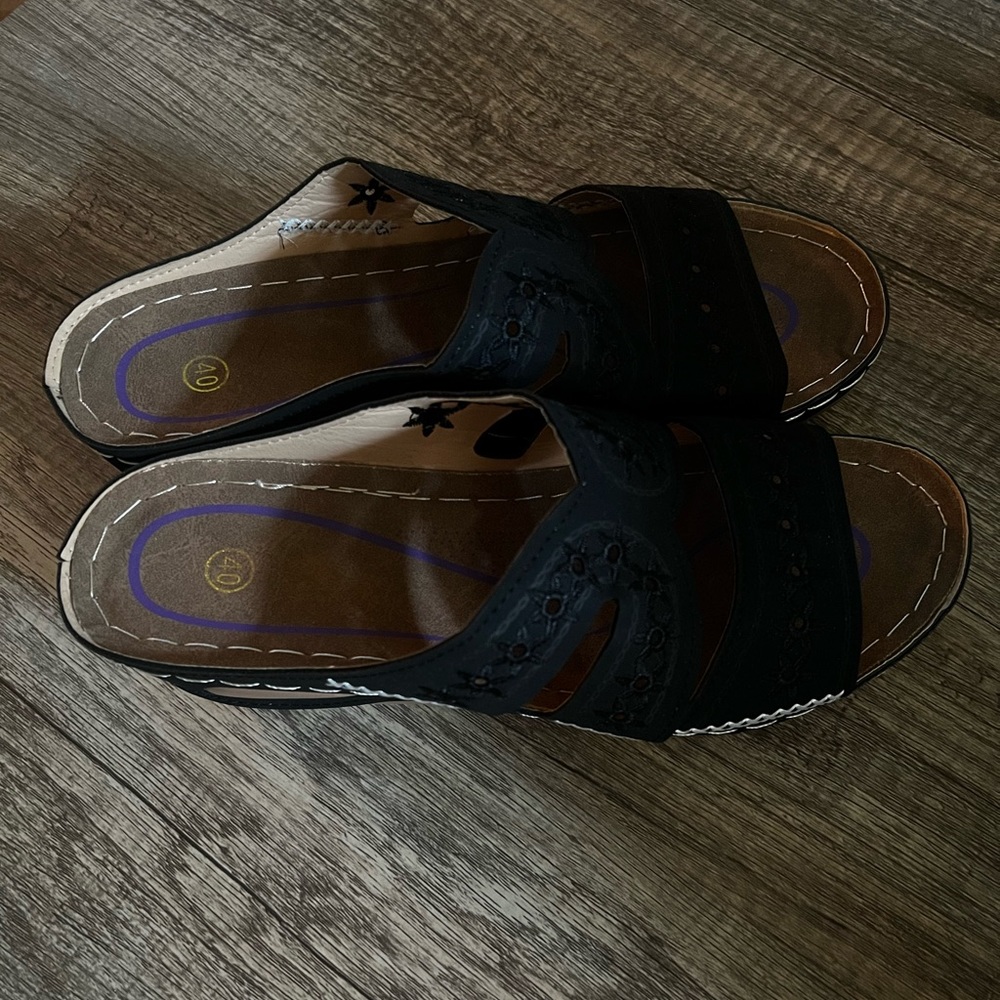 Platform Sandals - Picture 2 of 5